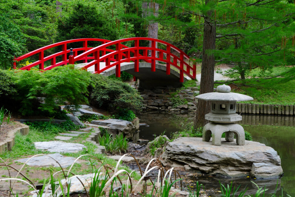 rote Brücke im Japanischen Garten