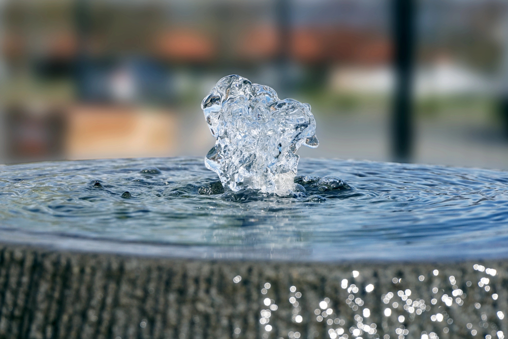 Quelle mit Wasserfontäne